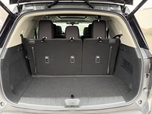 New 2025 Nissan Pathfinder SV w/ SV Premium Package image 16