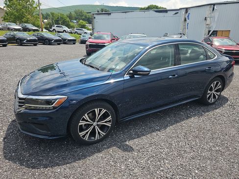 Used 2021 Volkswagen Passat 2.0T SE FWD image 8