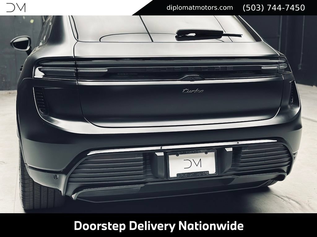 Used 2024 Porsche Macan Turbo Electric AWD/4WD image 16