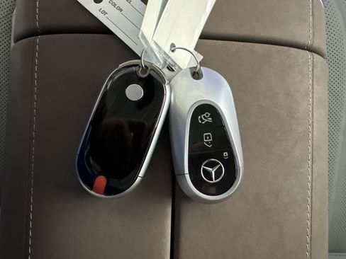 Certified 2023 Mercedes-Benz EQS 580 4MATIC Sedan image 33