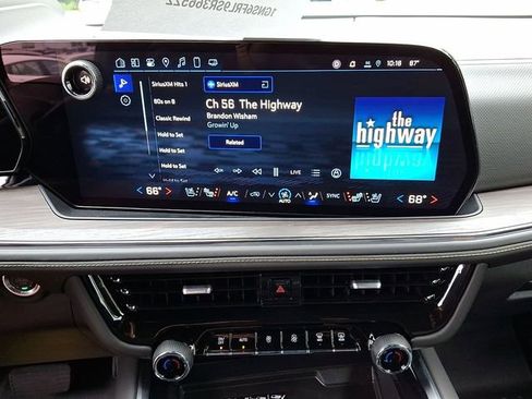 New 2025 Chevrolet Suburban Premier AWD/4WD image 9