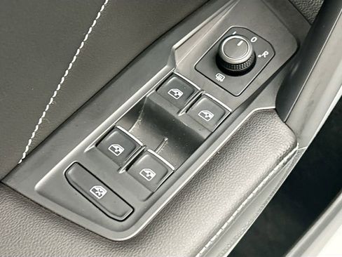 Used 2024 Volkswagen Tiguan SE R-Line FWD image 21