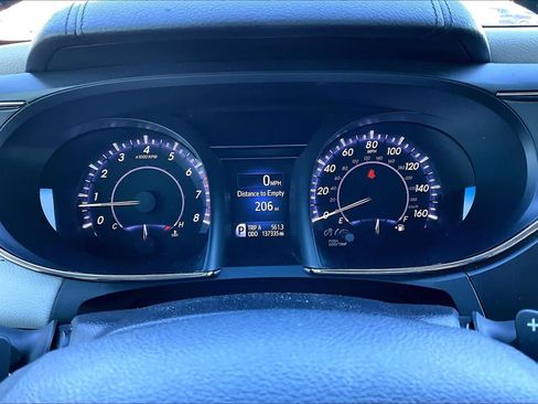 Used 2017 Toyota Avalon Limited image 24