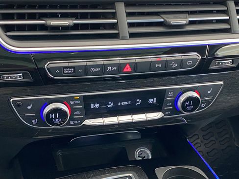 Used 2018 Audi Q7 3.0T Prestige w/ Prestige Package image 28