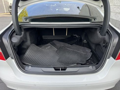 Used 2019 Jaguar XE Premium AWD/4WD image 9
