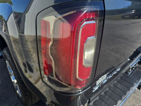 Used 2018 GMC Sierra 1500 SLT image 21