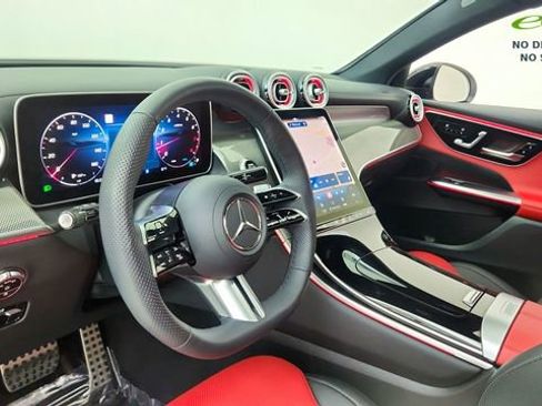 Used 2025 Mercedes-Benz GLC 300 4MATIC image 18