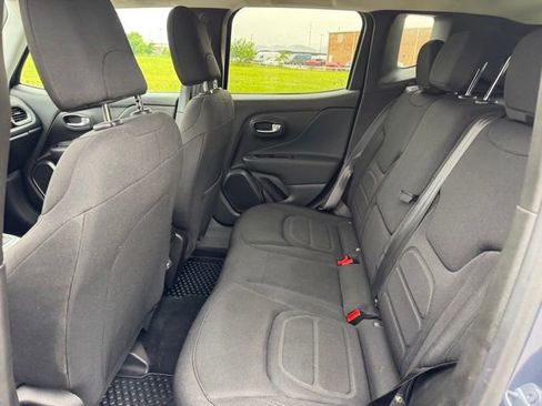 Used 2022 Jeep Renegade Latitude w/ Convenience Group AWD/4WD image 12