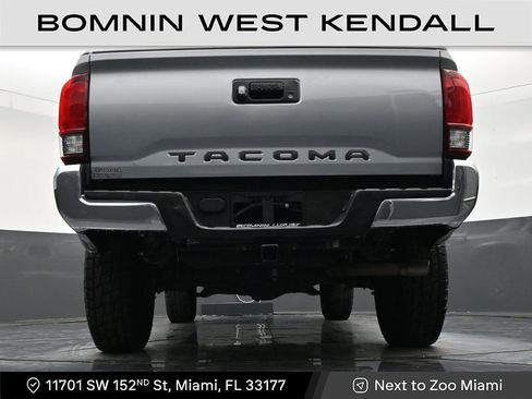 Used 2019 Toyota Tacoma SR5 w/ SR5 Appearance Package (SM) image 24