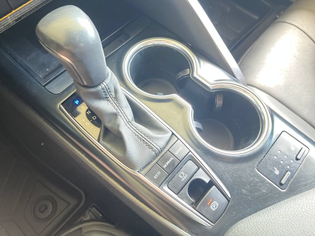 Used 2020 Toyota Camry XSE FWD image 21