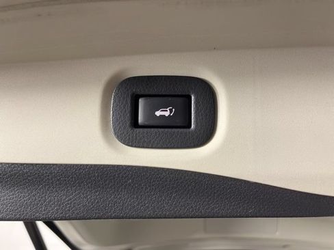 Used 2018 Nissan Rogue SV FWD image 45