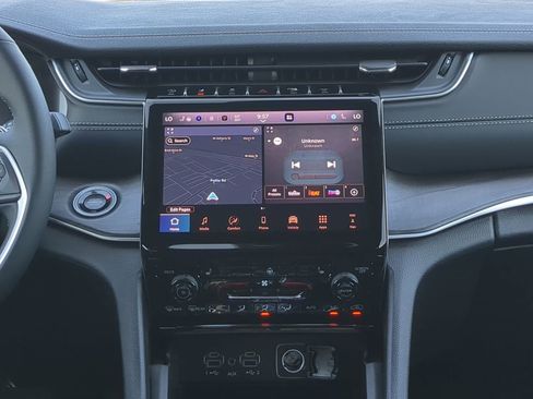 New 2025 Jeep Grand Cherokee Limited image 16