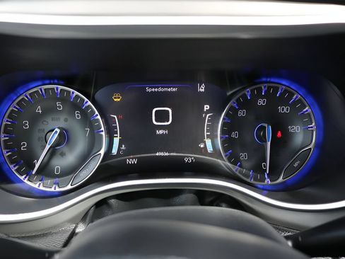 Used 2025 Chrysler Pacifica Select FWD image 27
