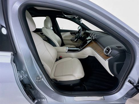 Used 2025 Mercedes-Benz C 300 Sedan image 32