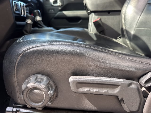 Used 2020 Jeep Gladiator Overland AWD/4WD image 13