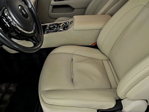 Used 2015 Rolls-Royce Wraith RWD image 17