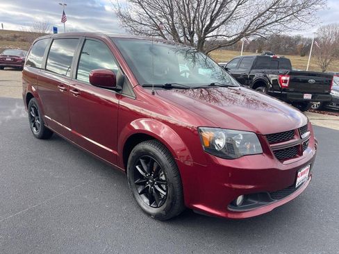 Used 2020 Dodge Grand Caravan GT image 2
