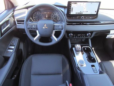 New 2026 Mitsubishi Outlander ES image 16