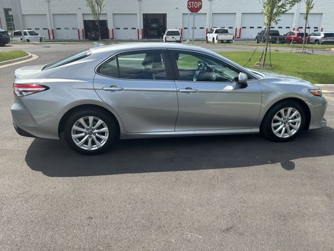Used 2020 Toyota Camry LE FWD image 11