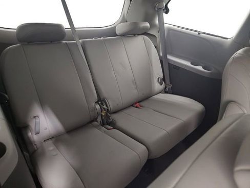 Used 2018 Toyota Sienna XLE image 34