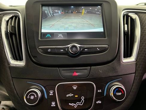 Used 2018 Chevrolet Malibu LT image 11