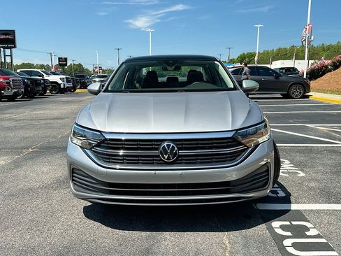 Used 2024 Volkswagen Jetta SE FWD image 5