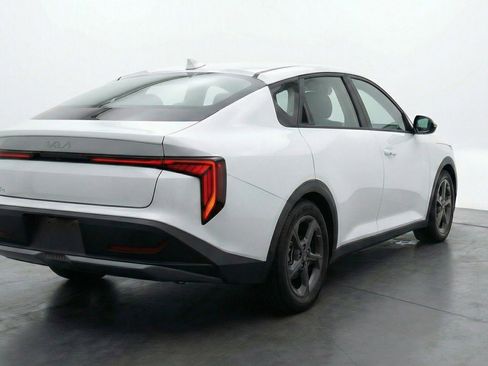 Used 2025 Kia K4 LXS image 9