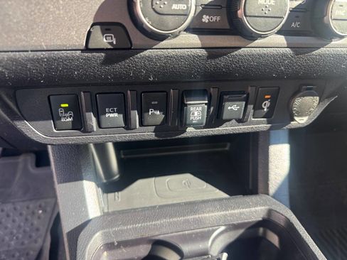 Used 2021 Toyota Tacoma TRD Off-Road image 20