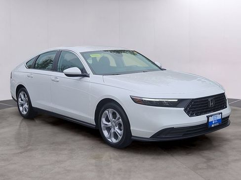 Certified 2025 Honda Accord LX image 3