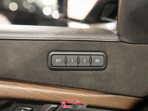 Used 2018 Cadillac Escalade ESV Premium Luxury image 41