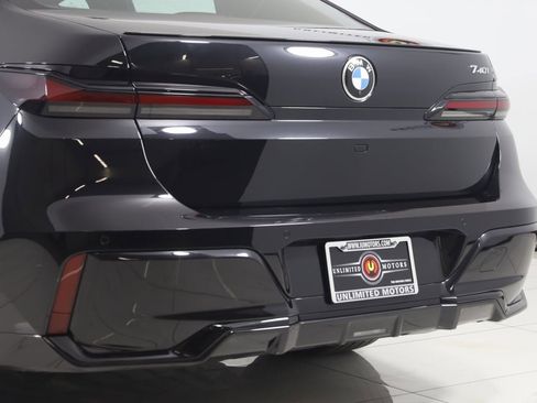 Used 2023 BMW 740i w/ Parking Assistance Package image 30
