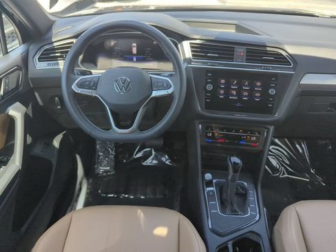 Used 2024 Volkswagen Tiguan SE FWD image 13