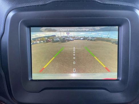 Used 2018 Jeep Renegade Altitude w/ Popular Equipment Group image 27