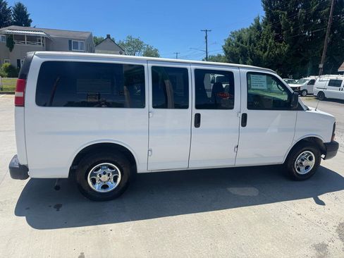 Used 2007 Chevrolet Express 1500 AWD Passenger w/ Power and Light Package image 6