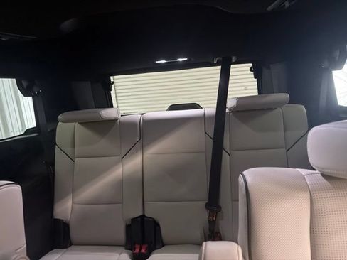 Used 2021 Cadillac Escalade Sport w/ LPO, Illumination Package RWD image 19