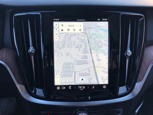 Used 2025 Volvo V60 B5 Cross Country Plus image 23