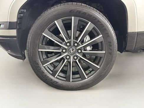Used 2025 Lexus GX 550 w/ Accessory Package (2T) AWD/4WD image 34