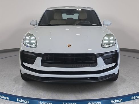 Used 2022 Porsche Macan image 3
