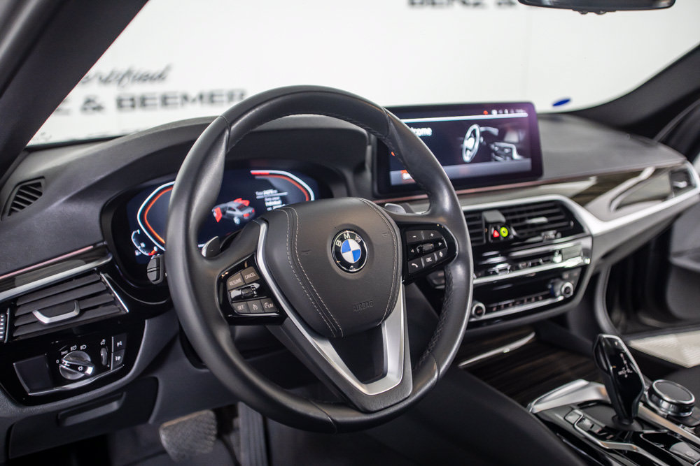 Used 2023 BMW 530i w/ Convenience Package RWD image 21