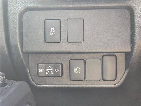 Used 2021 Toyota Tacoma SR AWD/4WD image 14