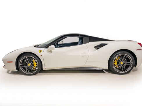 Certified 2017 Ferrari 488 Spider RWD image 3