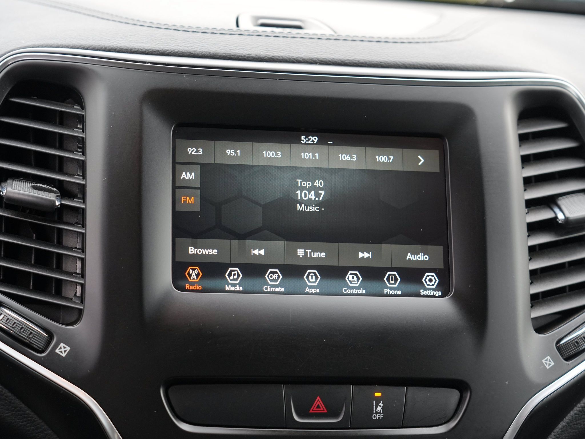 Used 2021 Jeep Cherokee Latitude AWD/4WD image 23