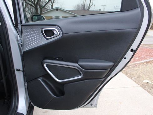 Used 2021 Kia Soul LX FWD image 30
