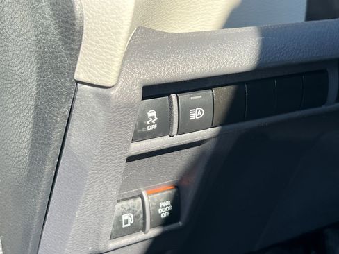 Used 2024 Toyota Sienna LE image 30