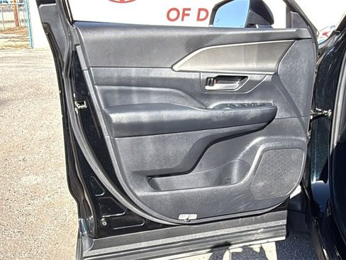 Used 2024 Toyota Grand Highlander XLE image 8