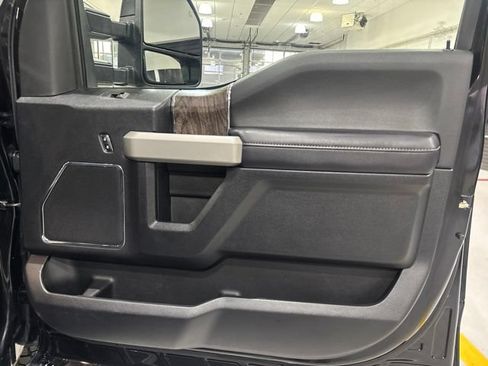 Used 2017 Ford F250 Lariat w/ Lariat Ultimate Package AWD/4WD image 36