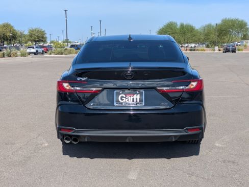 Used 2025 Toyota Camry SE w/ Convenience Package FWD image 4