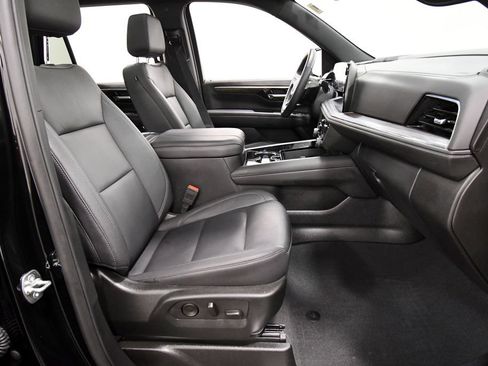 Used 2025 Chevrolet Tahoe Z71 w/ Comfort Package AWD/4WD image 19