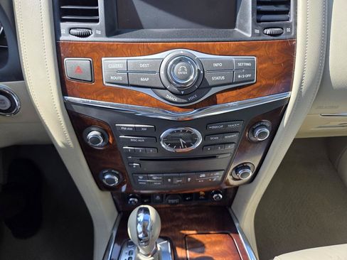 Used 2015 INFINITI QX80 4WD w/ Deluxe Technology Package image 17