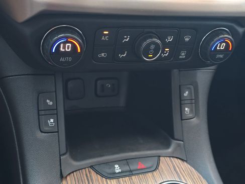 Used 2019 GMC Acadia Denali w/ Technology Package FWD image 20